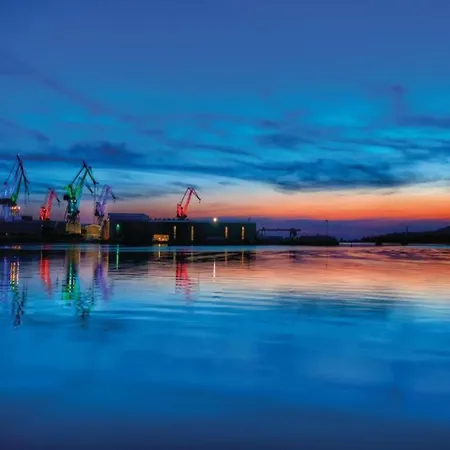 In With Private Pool Policnik