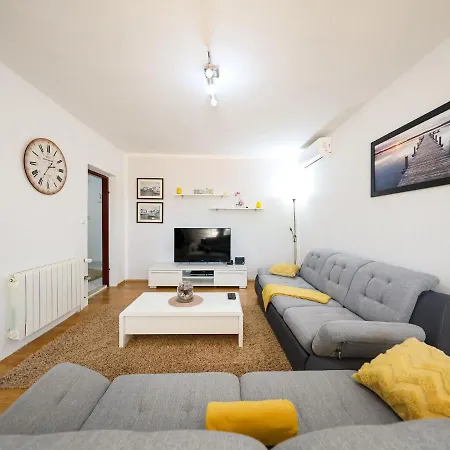 Vakantiehuis Lovely In With Private Pool