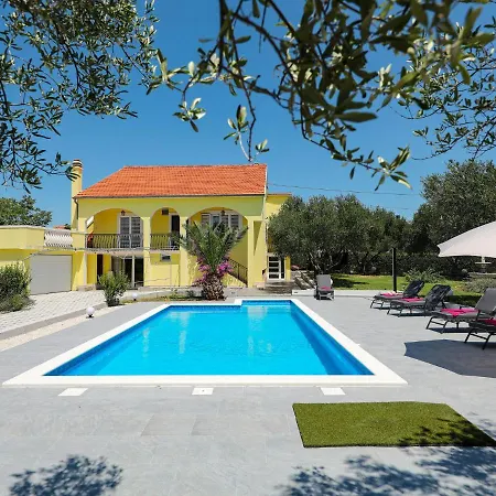 Lovely In With Private Pool