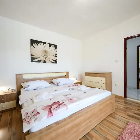 Lovely In With Private Pool Vakantiehuis Policnik