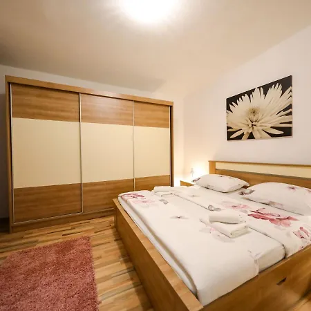 Vakantiehuis Lovely In With Private Pool