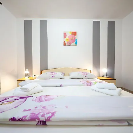 Lovely In With Private Pool Vakantiehuis *