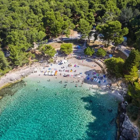 In With Private Pool * Policnik