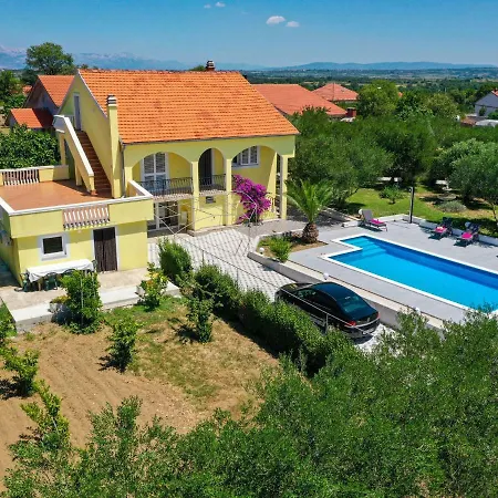 Lovely In With Private Pool Vakantiehuis *