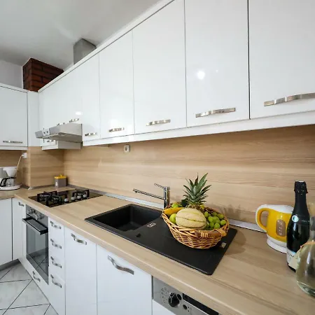 Vakantiehuis Lovely In With Private Pool